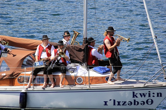 逆袭称王，苏超泰州队获2025微博竞燃之夜年度全民闪耀运动队